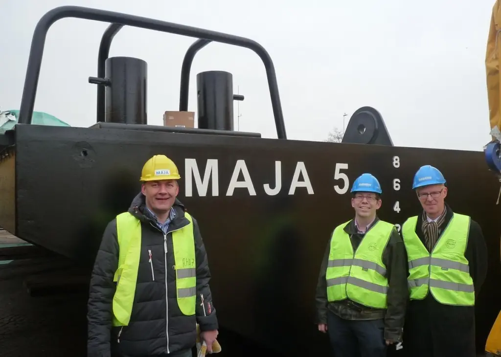 'Maja 5' has a large closed deck with a raised 8cm edge to prevent further product loss