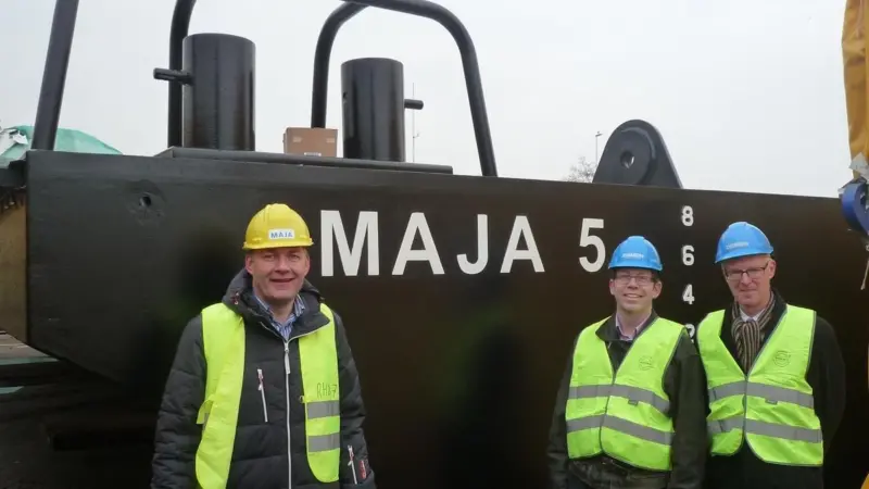 'Maja 5' has a large closed deck with a raised 8cm edge to prevent further product loss