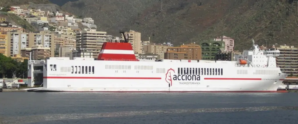 A RoRo ferry on the Cádiz-Canary Islands route was chosen as a test case vessel