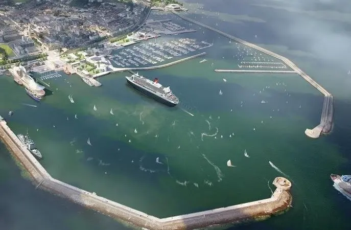 The new terminal pier would be 390 metres in length overall with the middle quay section just 120 metres long
