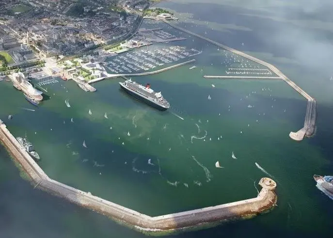 The new terminal pier would be 390 metres in length overall with the middle quay section just 120 metres long