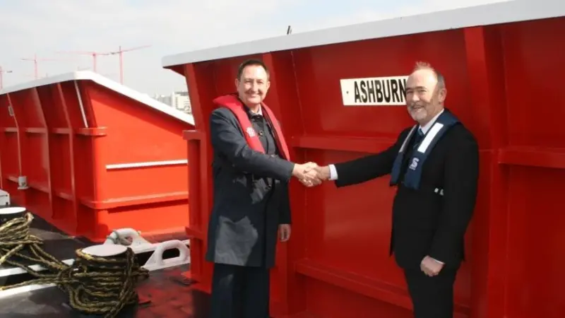 (L-R) Lee Foster, Chief Operating Officer of HS Ocean Group and Neil Caborn, General Manager, Cory Environmental