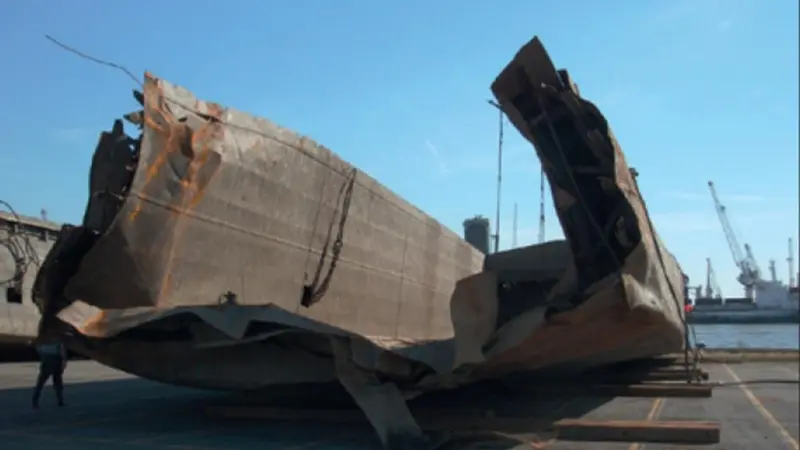 ‘Thor’, after salvage, clearly shows evidence of the typical failure associated with bad loading