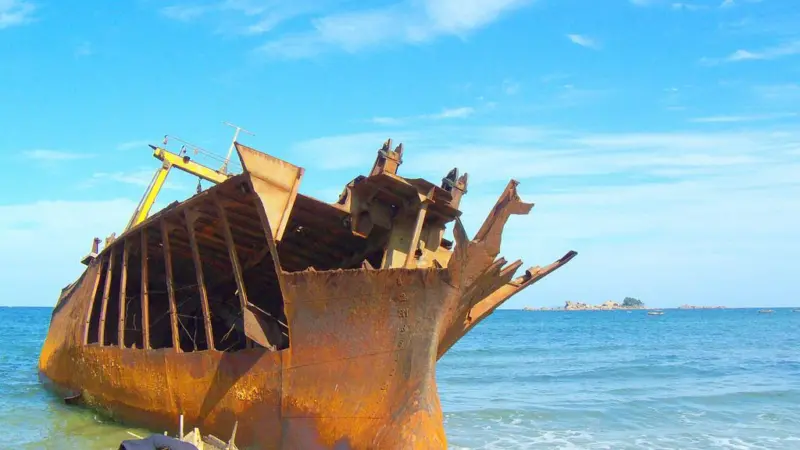 Concern for the environment supports adequate wreck removal provisions (yeowatzup-flikr)