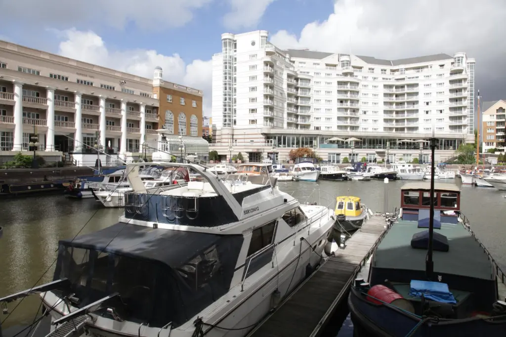 The marina is the centre piece of the Chelsea Harbour estate. Photo (c) Graeme Ewens