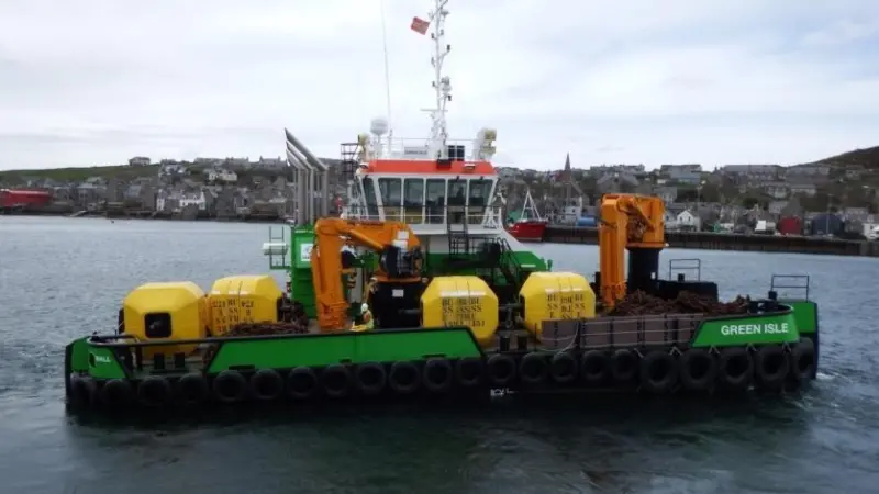 The vessel’s first job was laying the moorings for Green Marine’s heavy-lifting barge