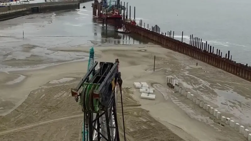 The piling process involves drilling from large jack-up rigs and inserting tubular piles to create a new 854m long quay wall