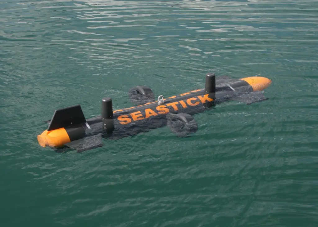 'Seastick’ features traditional forward dive controls and stern rudders and incorporates two variable pitch thrusters