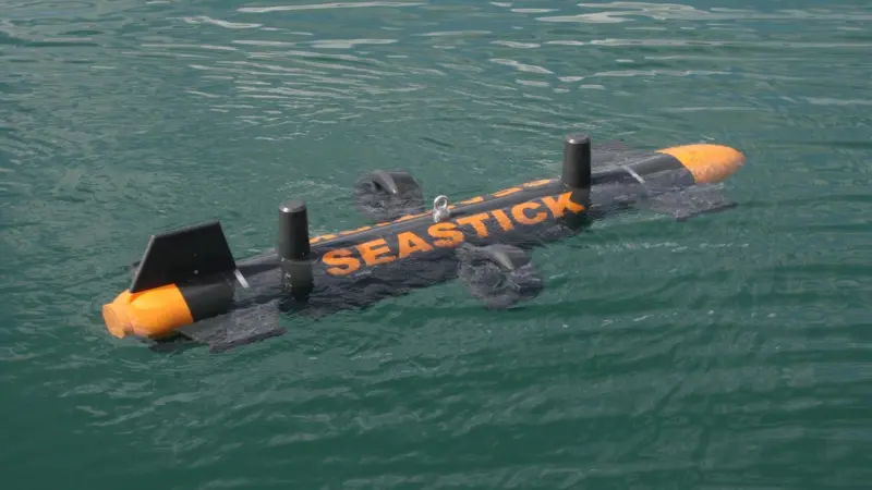 'Seastick’ features traditional forward dive controls and stern rudders and incorporates two variable pitch thrusters