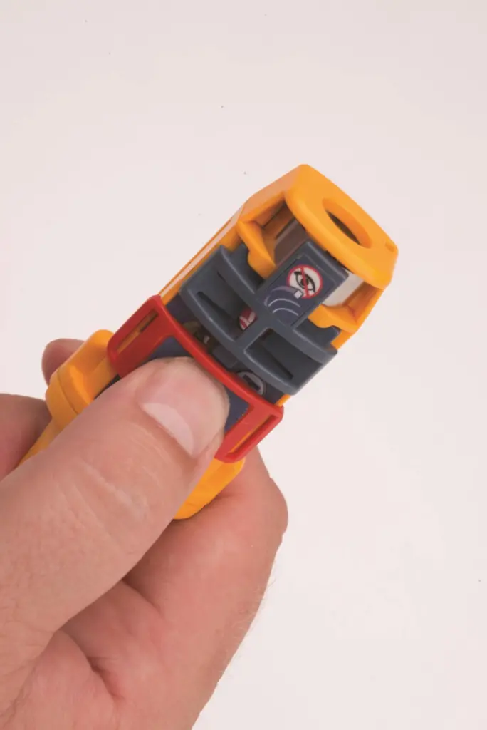 At 30% smaller than other similar products, the lightweight rescueME MOB1 measures just 134mm by 38mm