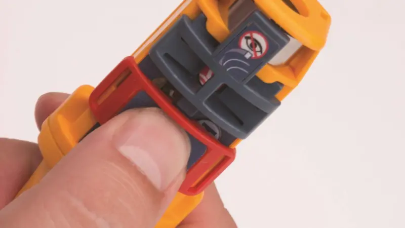 At 30% smaller than other similar products, the lightweight rescueME MOB1 measures just 134mm by 38mm