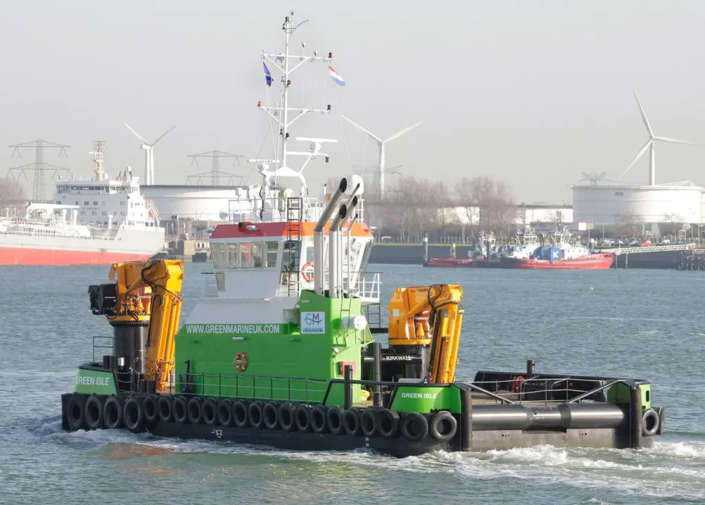 Green Marine's Multi Cat has two different size deck cranes (Damen)