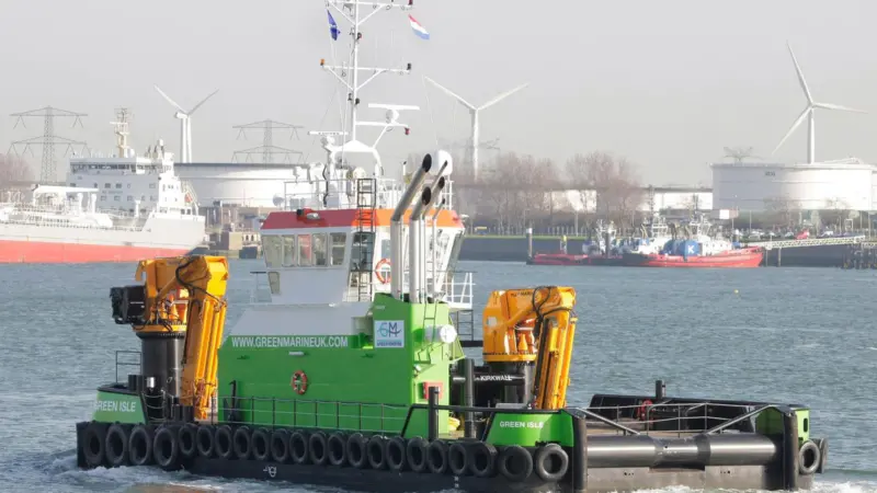 Green Marine's Multi Cat has two different size deck cranes (Damen)