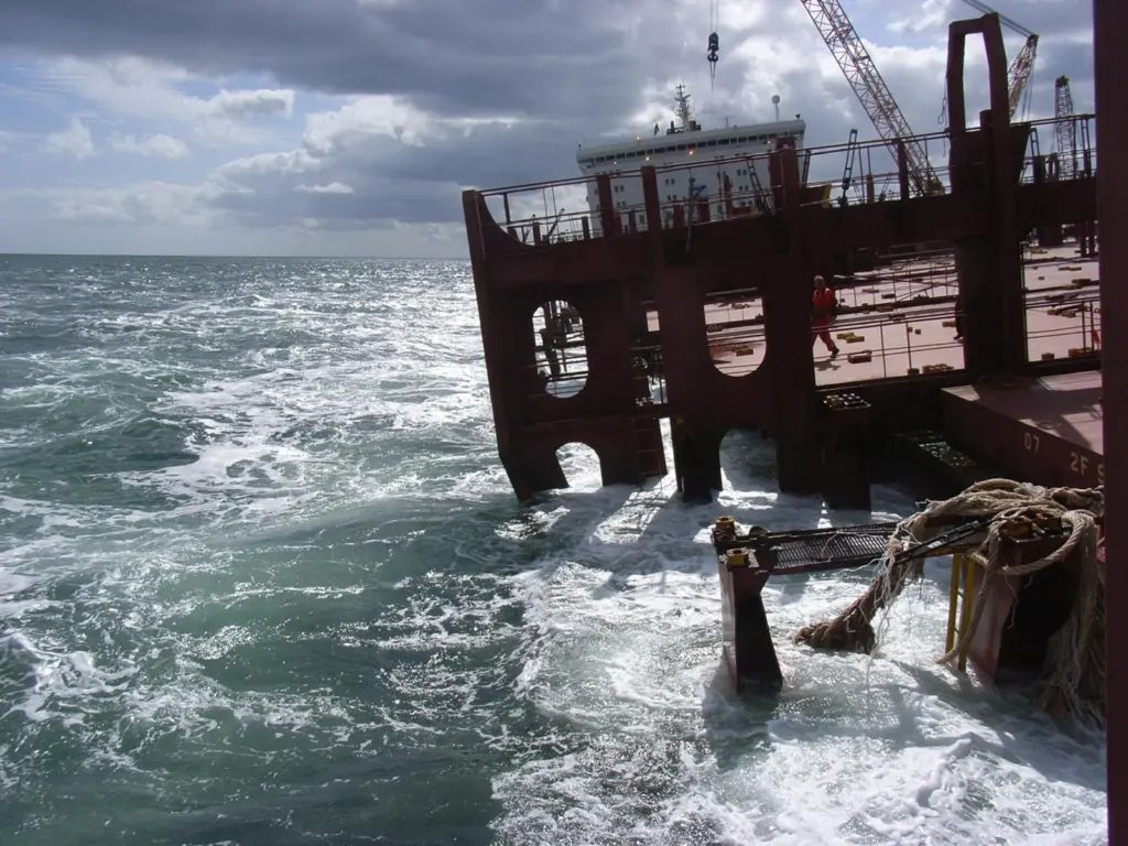 'MSC Napoli' was a major salvage dealt with by an ISU member (Jolanda Menzel SMIT Salvage)
