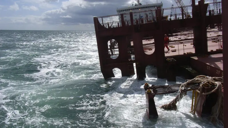 'MSC Napoli' was a major salvage dealt with by an ISU member (Jolanda Menzel SMIT Salvage)