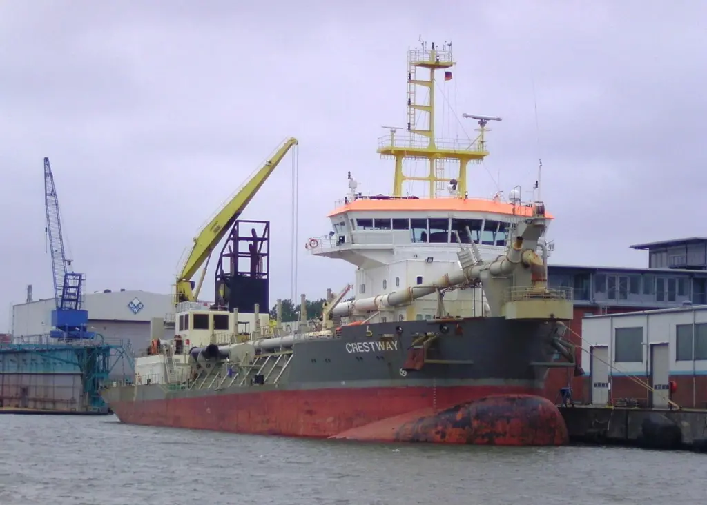 Medium capacity trailing suction hopper dredgers will be deployed for the project