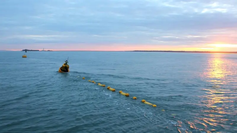 When deployed, the device causes minimal obstruction to surface vessels