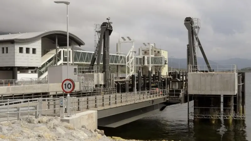 The company worked with Adelte, a specialist seaport boarding bridge manufacturer from Spain