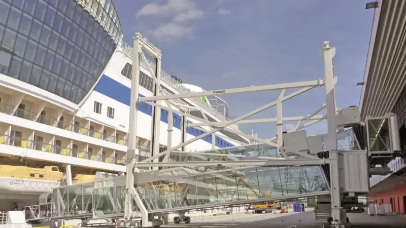 ADELTE's telescopic ramp can be converted into stairs thanks to electromechanical actuators
