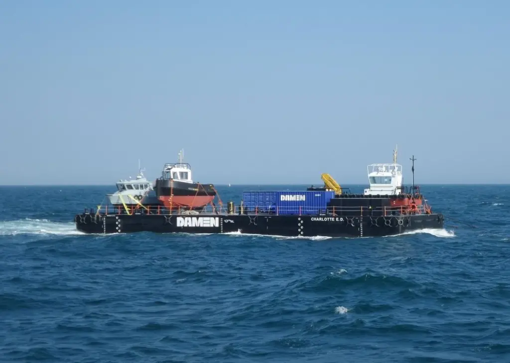 The pontoon was towed by the Damen-built tug 'MTS Taktow' to Southampton