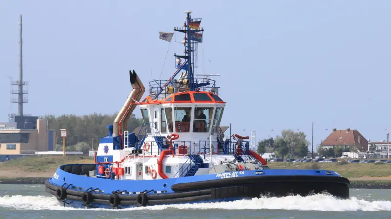 'Fairplay IX' is one of two new tractors now operating in Rotterdam (Peter Barker)