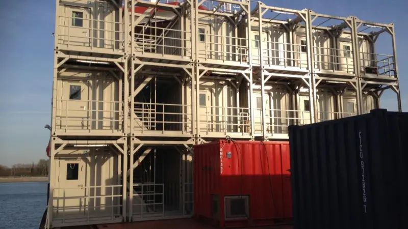 ELA Offshore now provides accommodation, lounges and work spaces at sea and has already rented out 370 offshore units