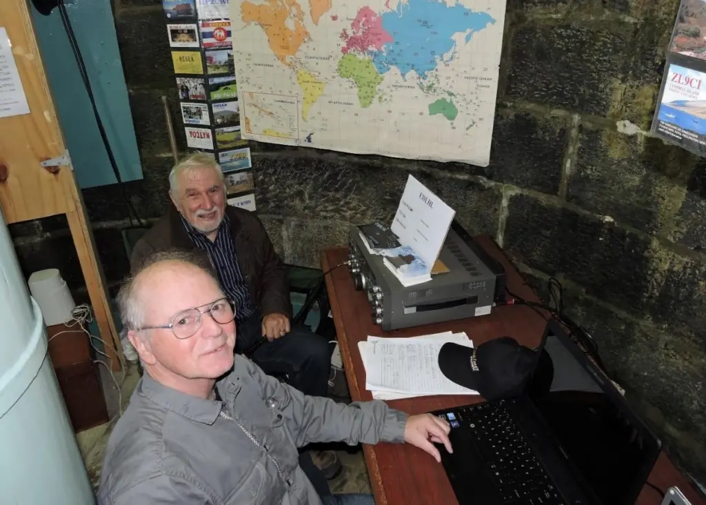 Limerick Radio Club (l to r) Harry O' Loughlin and Simon Kenny pictured at the base of Loop Head lighthouse as part of the International Lighthouse & Lightship Weekend