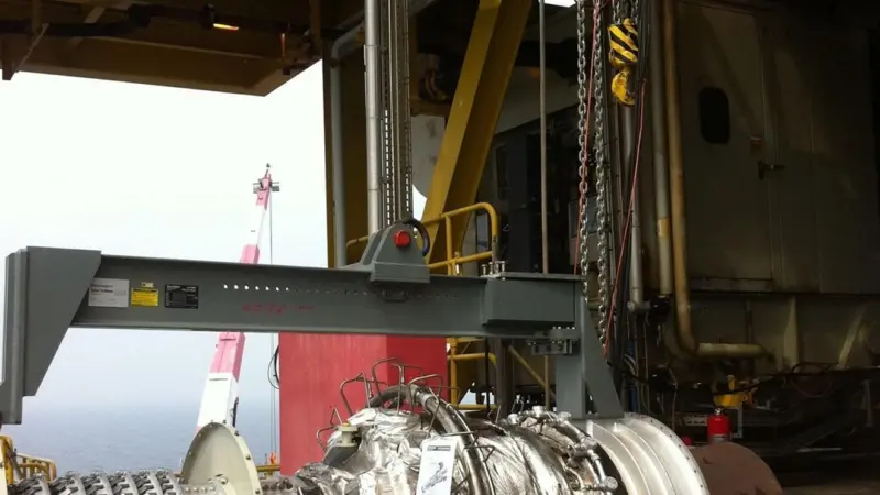 Routine maintenance of turbine in offshore conditions using single high performance J D Neuhaus air operated hoist