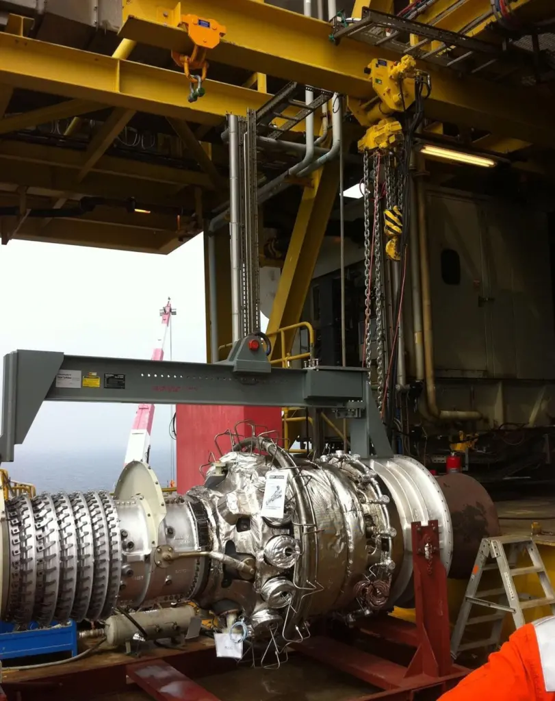 Routine maintenance of turbine in offshore conditions using single high performance J D Neuhaus air operated hoist