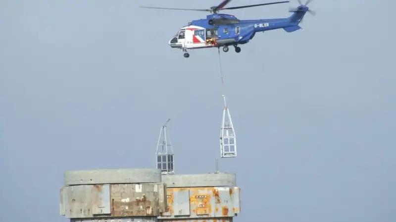 The close cooperation between ship and aircrew allowed the operations to proceed even though they were at the limit of feasibility due to the sea state