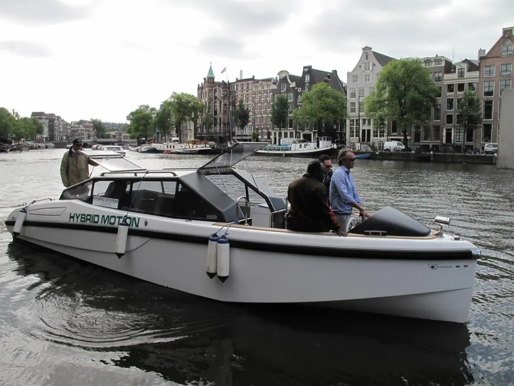The 9m, 100 hp model is being aimed at the water taxi, ferry and public utility craft market