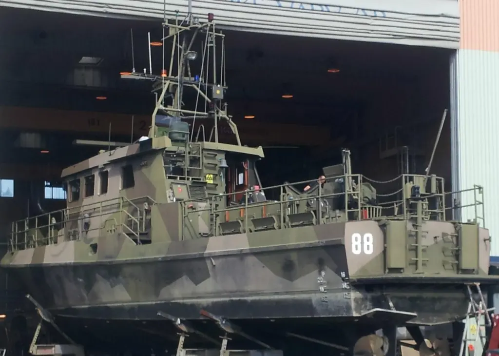22 metres in length and with a displacement of 62 tons, the Tapper-class Fast Patrol Boats operate in extremely shallow water