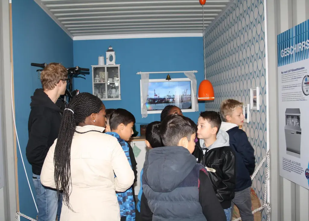 When it comes to maritime training, Germany likes to start pupils young Photo: HHLA