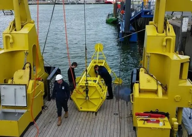 OSIL staff providing training on board 'RV Simon Stevin'
