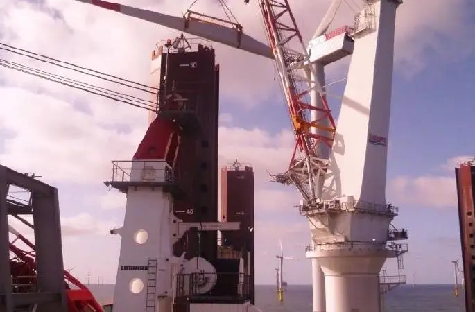 ‘MPI Adventure’ installing the final blade (Photo: Flying Focus)