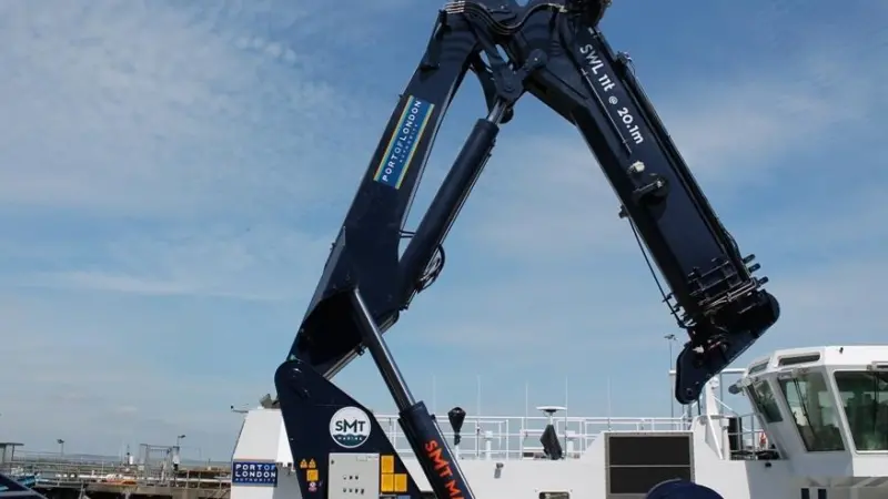 The cranes on 'London Titan' can sit right down because the hydraulic cylinders completely retract
