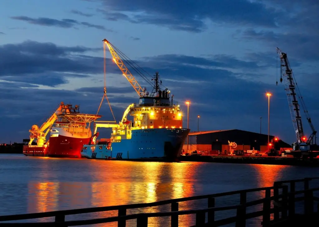Support vessels on layby. Photo: Tom Easton