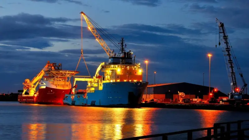 Support vessels on layby. Photo: Tom Easton