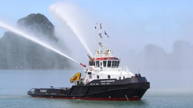 Dian Kingdom shows off its firefighting abilities (Seacontractors)