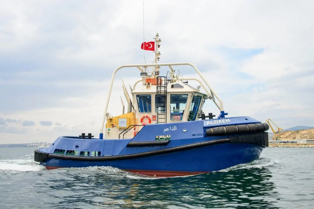 'Aldaem' exhibits all the typical features of a line-handling tug (Sanmar)