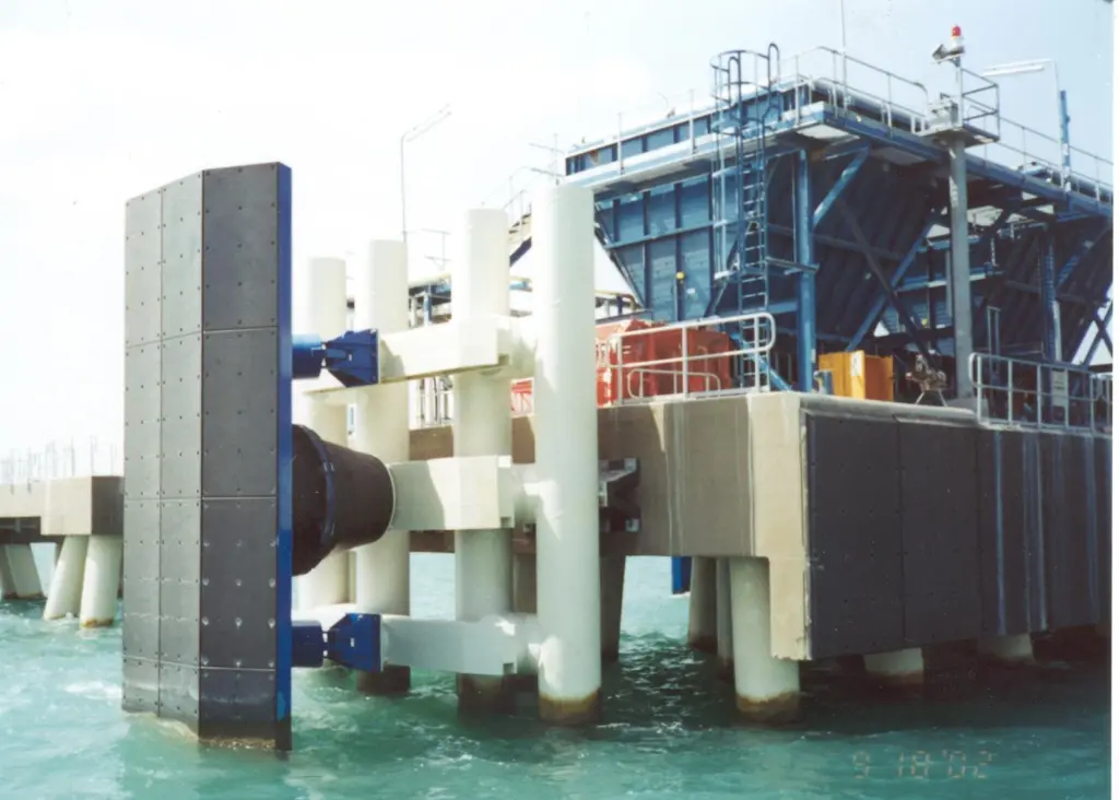 The bridge sustained only minimal damage thanks to the system consisting of Trelleborg 22 Super Cone fenders