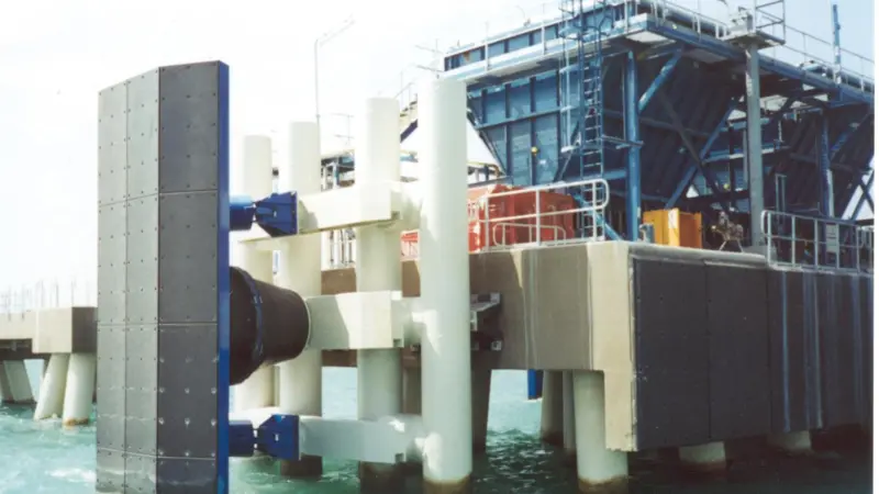 The bridge sustained only minimal damage thanks to the system consisting of Trelleborg 22 Super Cone fenders
