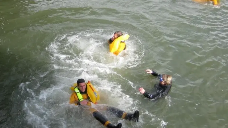 The Smartfind S20 is intended to be attached to a lifejacket