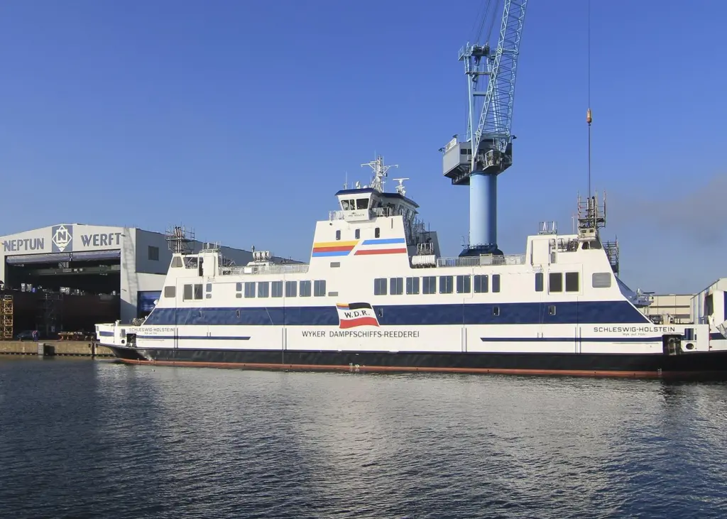 Eco ship will look like sister, but engine choice is still under wraps.