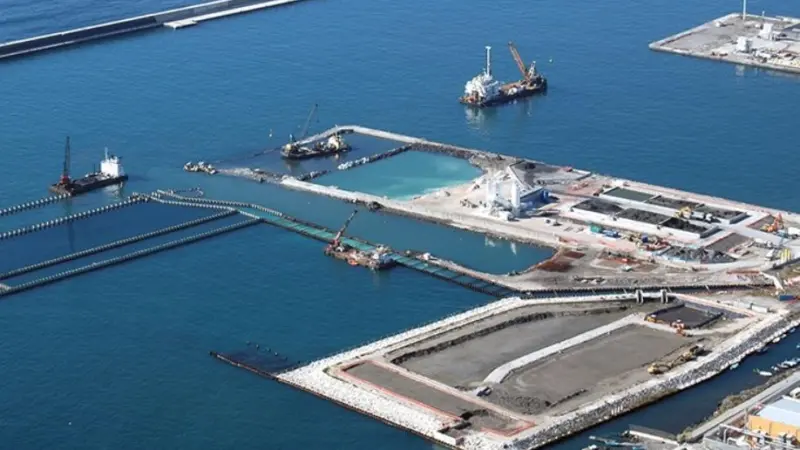 Trevi Construction at work in the Bay of Naples