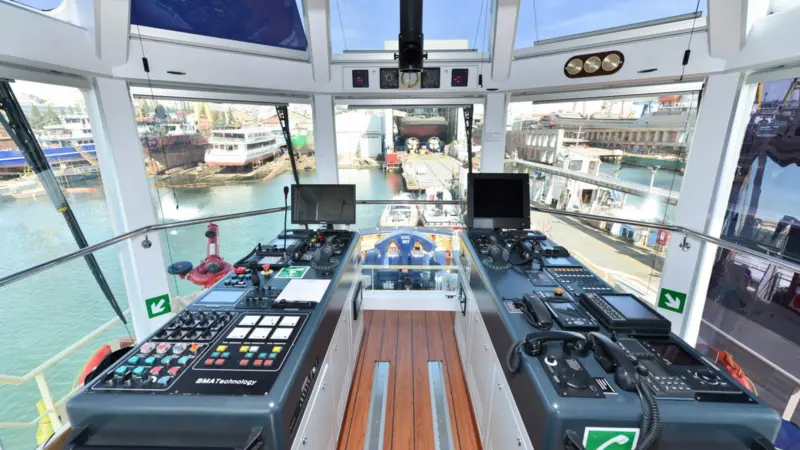 The wheelhouse is configured for towing over the bow (Sanmar)