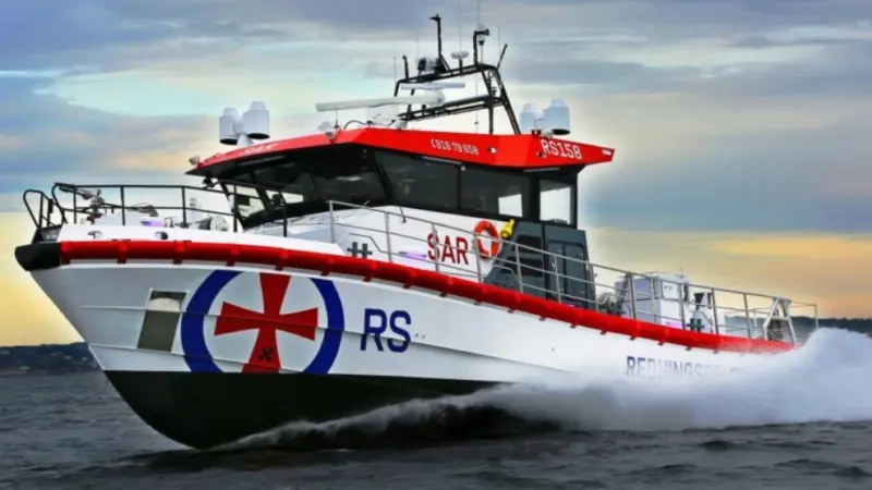 The maximum speed is 38 knots which is high for a lifeboat and the vessel has an extensive cruising range at 25 knots