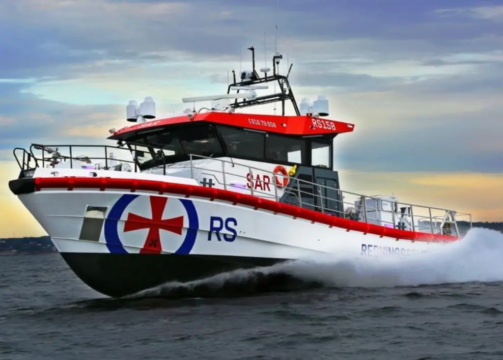 The maximum speed is 38 knots which is high for a lifeboat and the vessel has an extensive cruising range at 25 knots