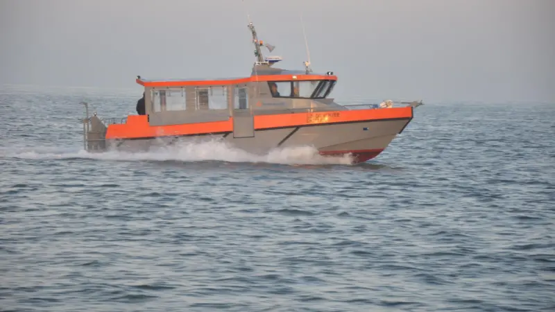 This pair of 11.4m long, 3.93m beam boats has been designed with to get ten hefty firemen – and their breathing apparatus - to Dunkirk’s new LNG terminal in under 15 minutes