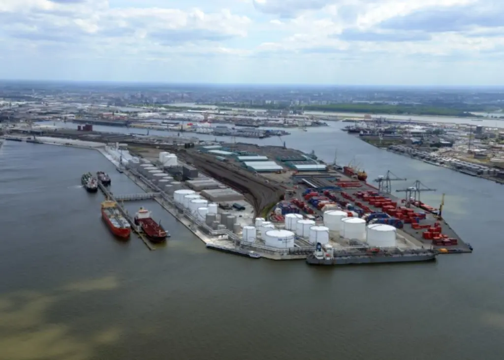 During the past 12 months a total of 14,417 seagoing ships called at the port of Antwerp